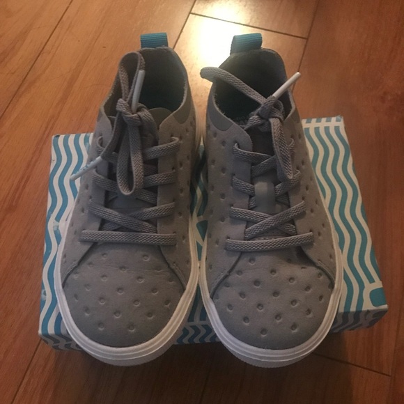 Native runners size 9C like new w/box - Picture 2 of 3